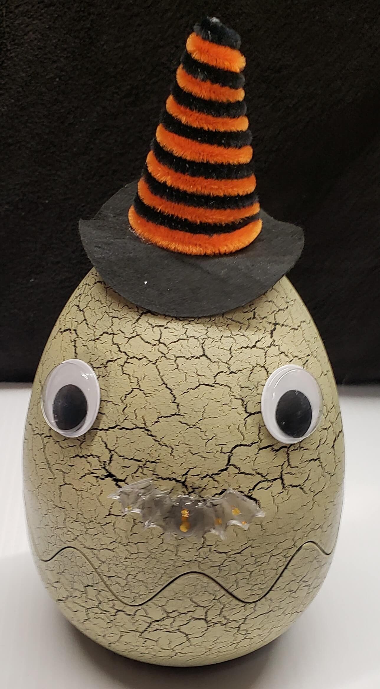 Haloween Egg Puzzle with eyes and hat_11zon